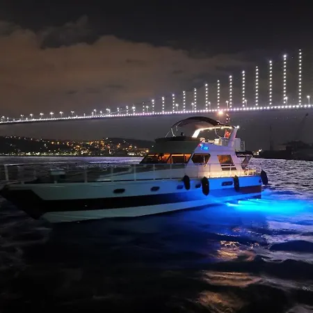 船上ホテル Pruva Yacht *