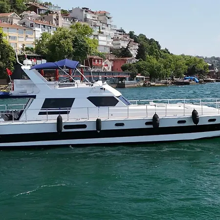 Pruva Yacht 船上ホテル *
