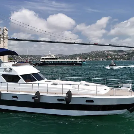 Pruva Yacht Botel *